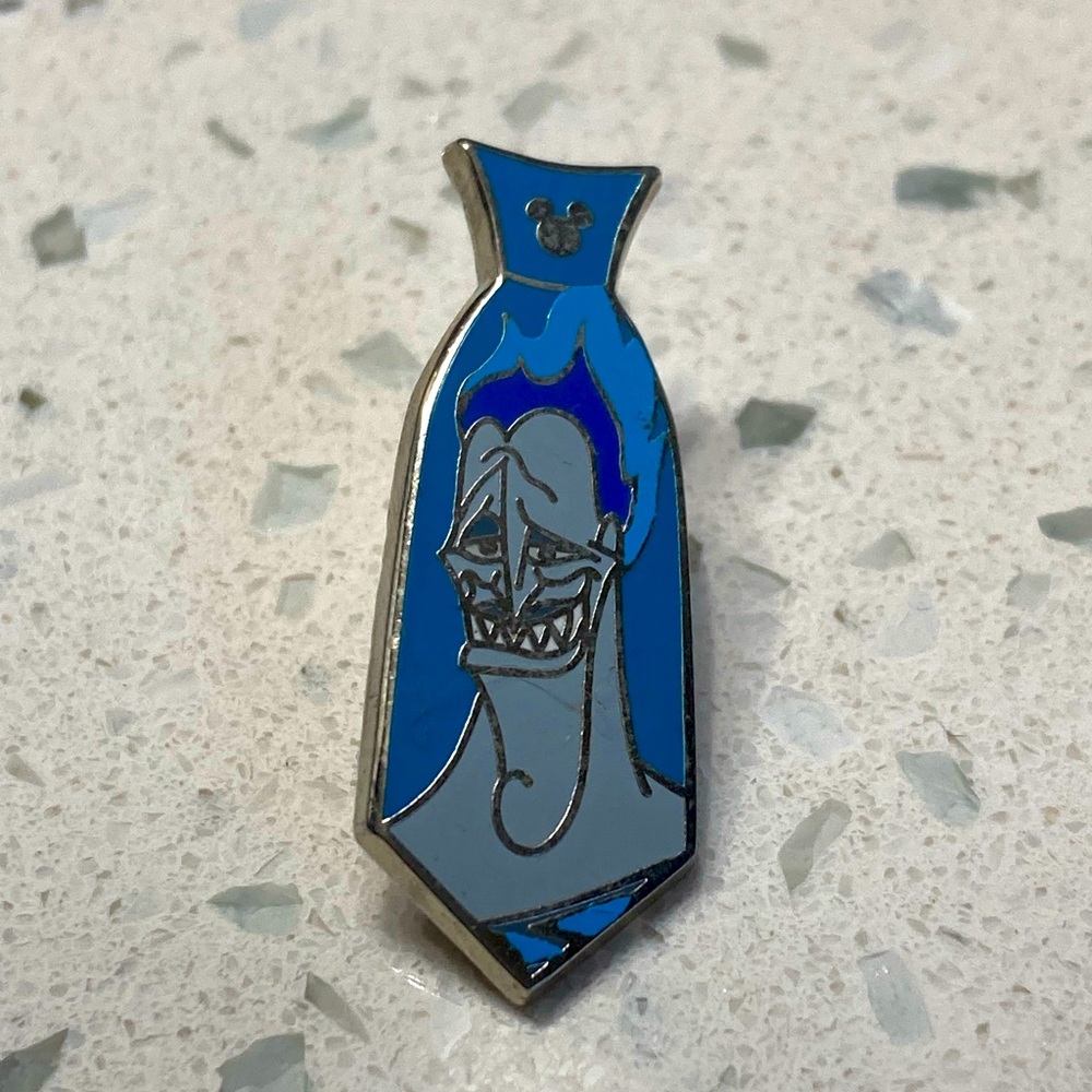 Hidden Mickey Disney Trading Pin